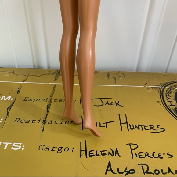 Mattel - My Scene - 2005 Miami Getaway - Madison Doll + Swimsuit - Picture 4 of 6